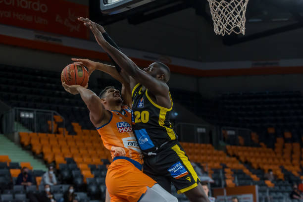 次地存在于 次地存在于