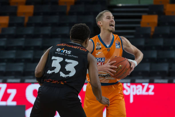 添更多的悬 添更多的悬