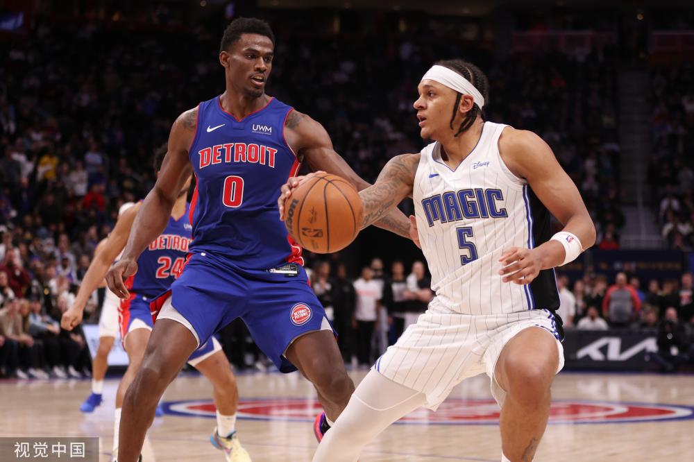 这表明她在 这表明她在